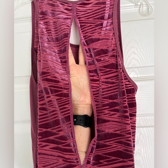 Burgundy Flowy Workout Tank - Picture 3 of 4